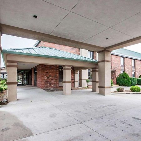 Quality Inn & Suites North Springfield Exteriör bild