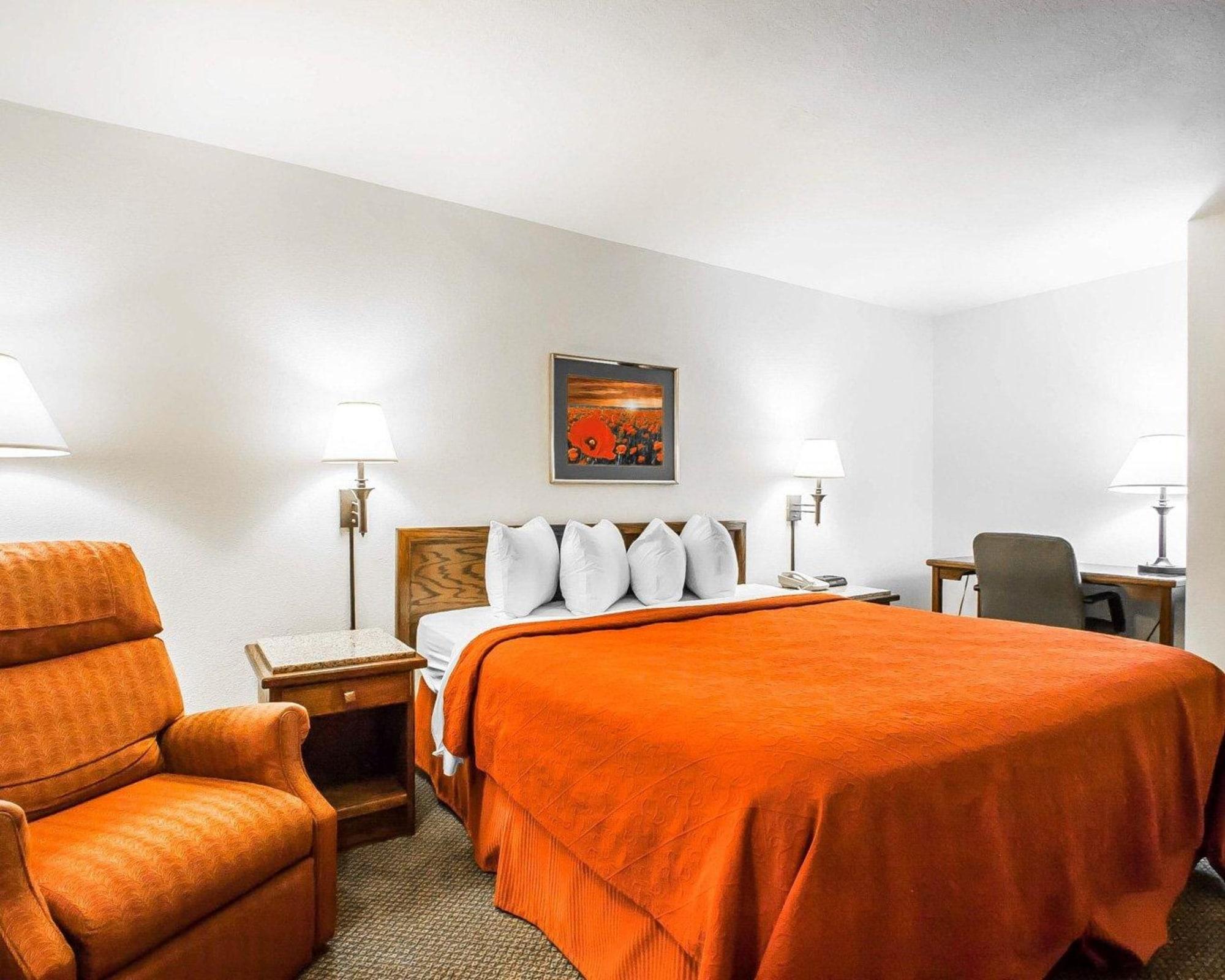 Quality Inn & Suites North Springfield Exteriör bild