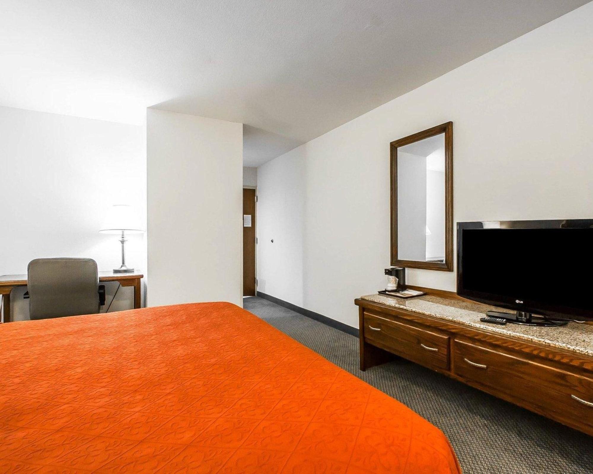 Quality Inn & Suites North Springfield Exteriör bild