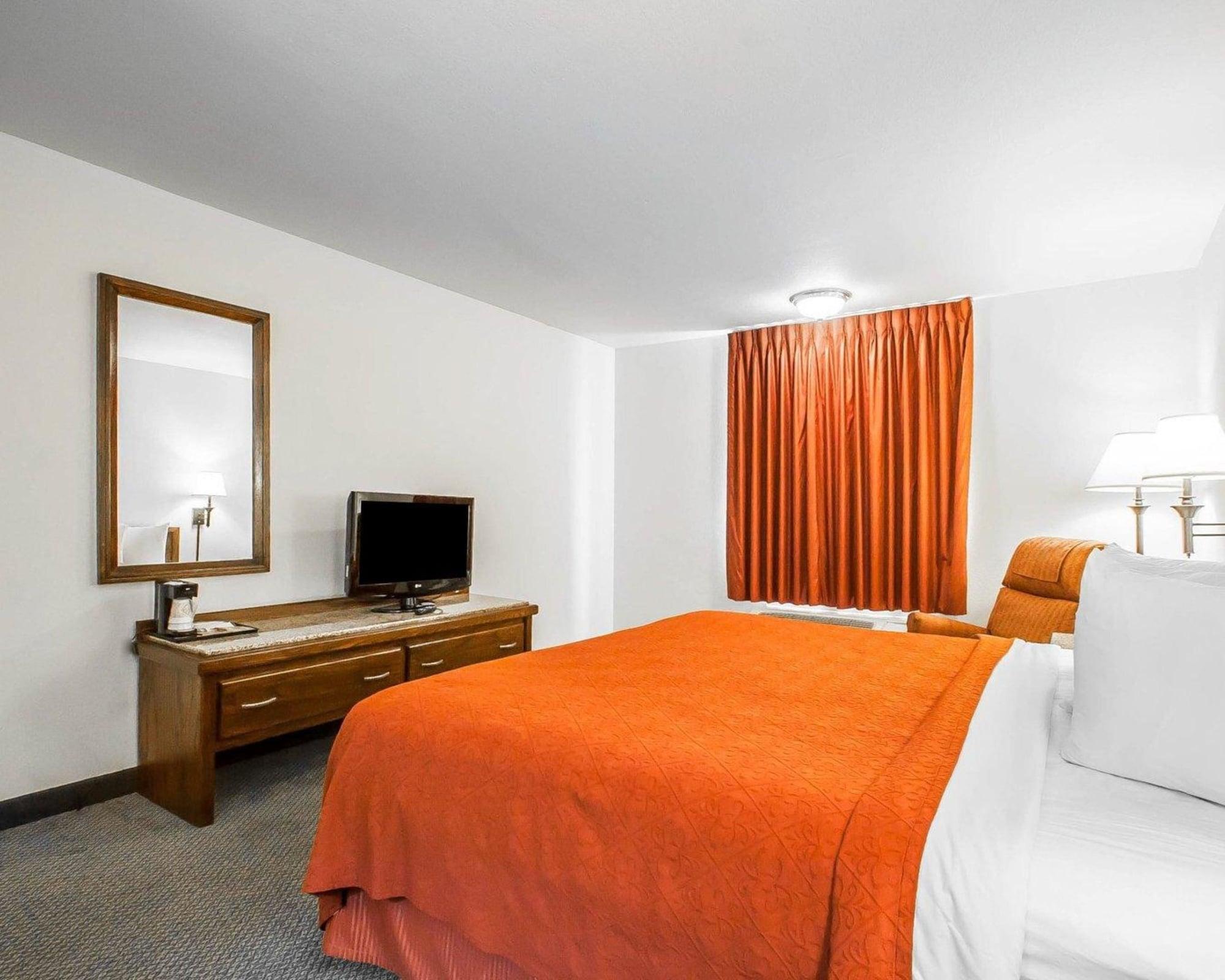 Quality Inn & Suites North Springfield Exteriör bild
