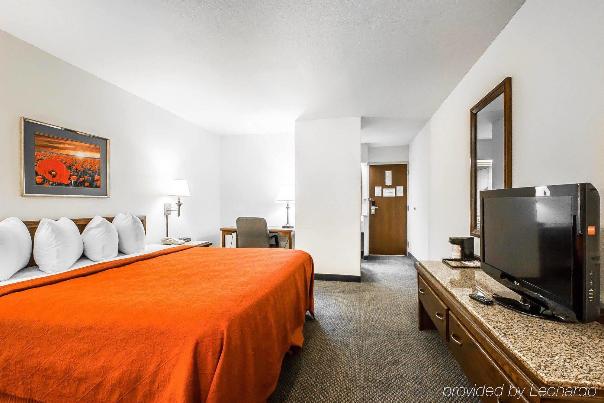 Quality Inn & Suites North Springfield Exteriör bild