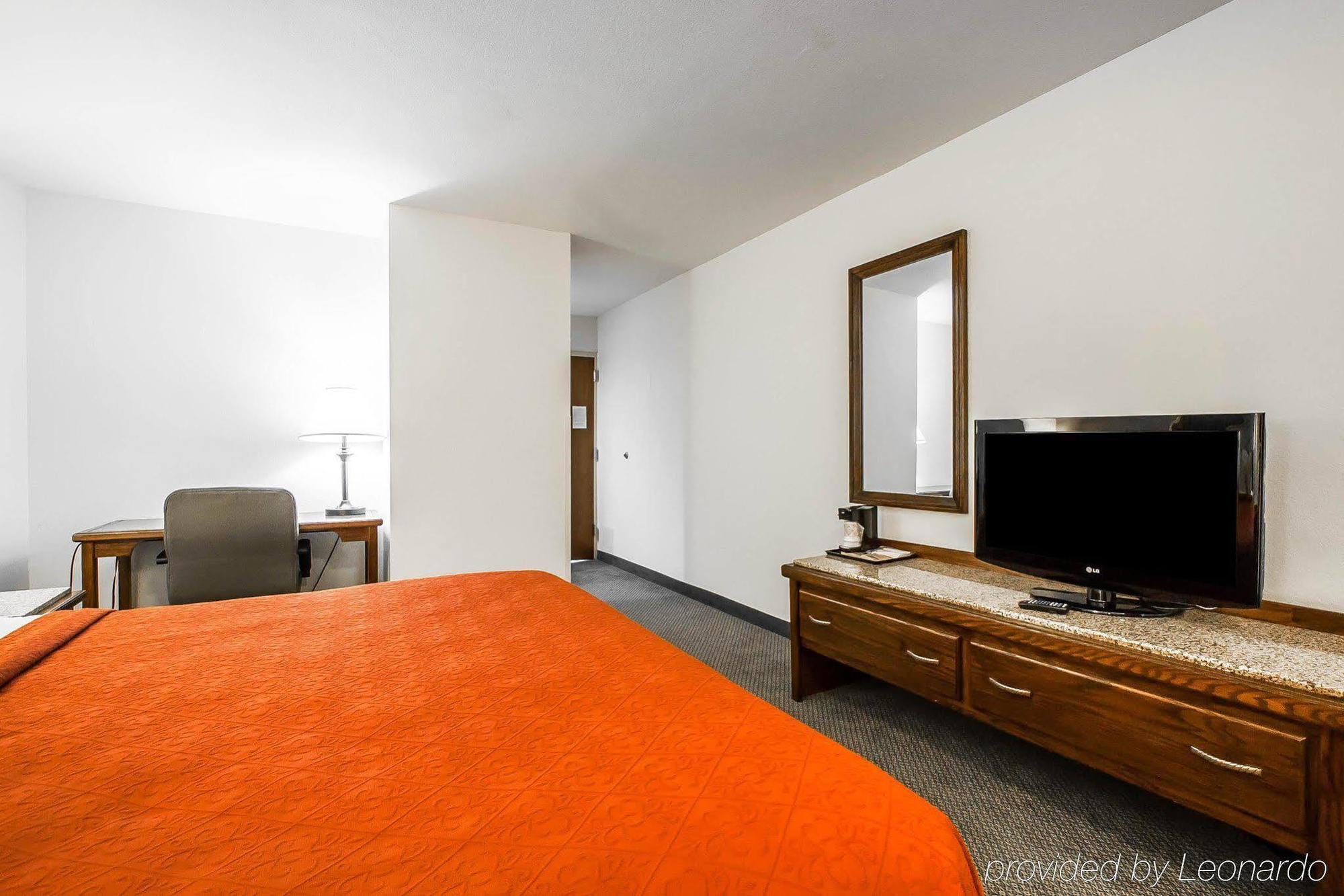 Quality Inn & Suites North Springfield Exteriör bild