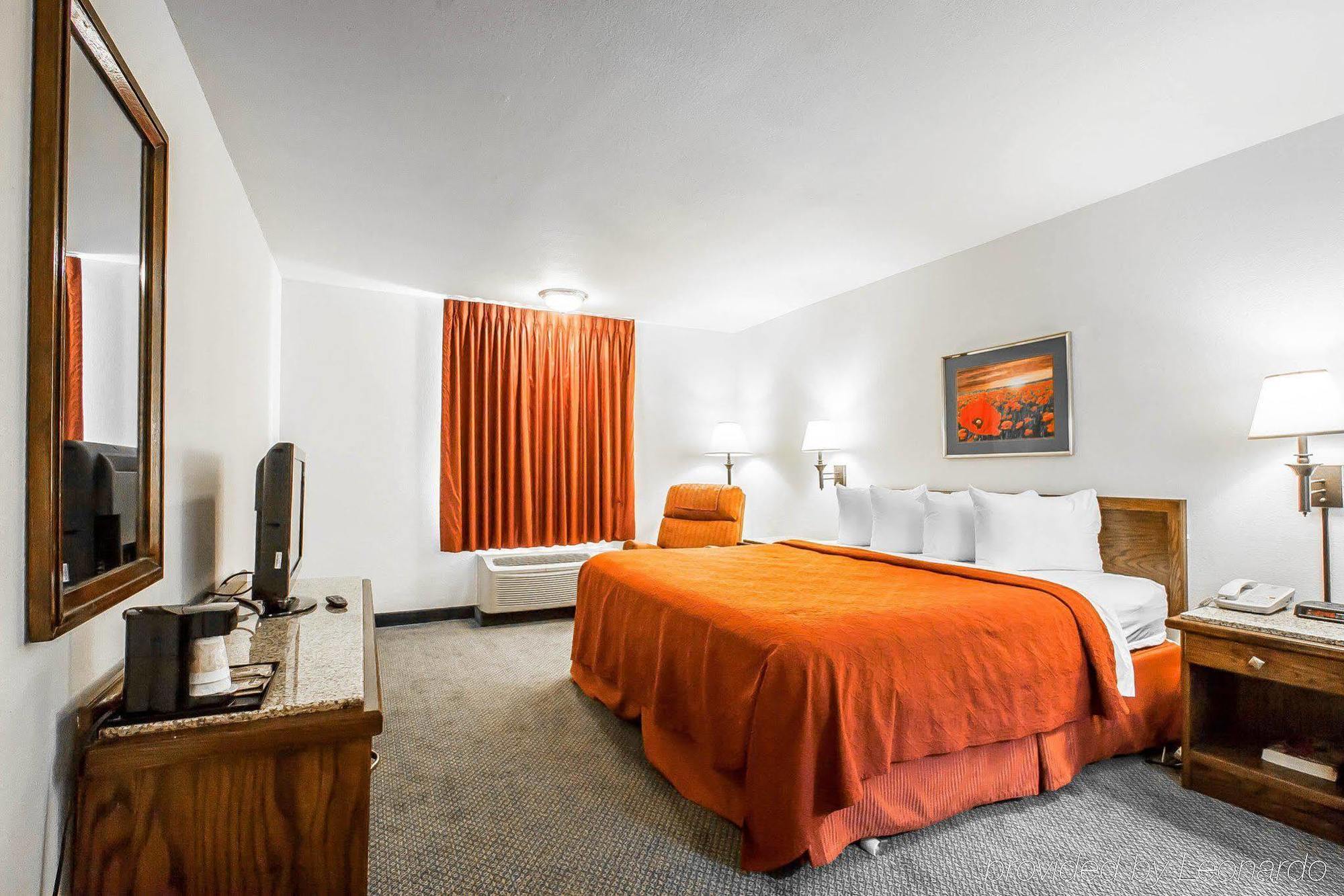 Quality Inn & Suites North Springfield Exteriör bild