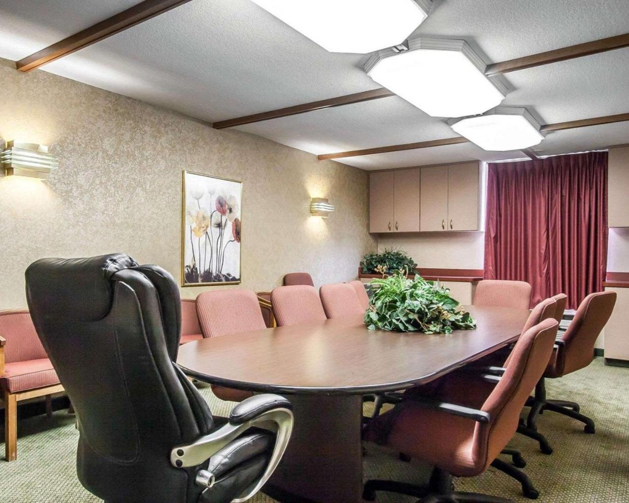 Quality Inn & Suites North Springfield Exteriör bild