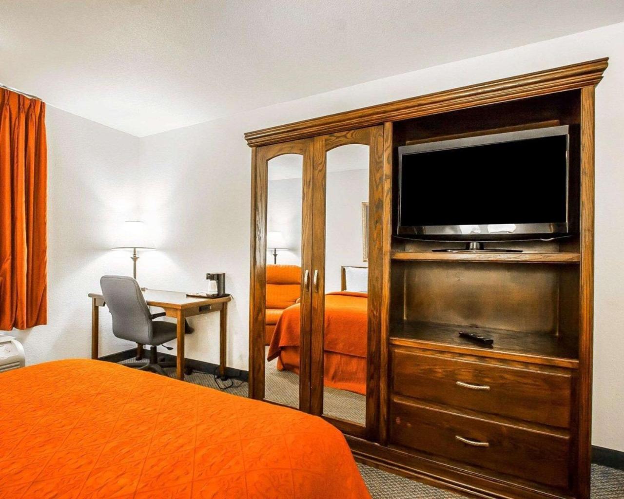 Quality Inn & Suites North Springfield Exteriör bild