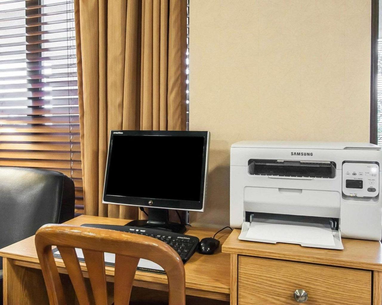 Quality Inn & Suites North Springfield Exteriör bild