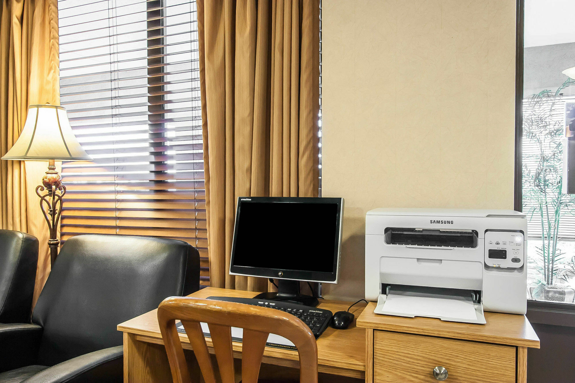 Quality Inn & Suites North Springfield Exteriör bild