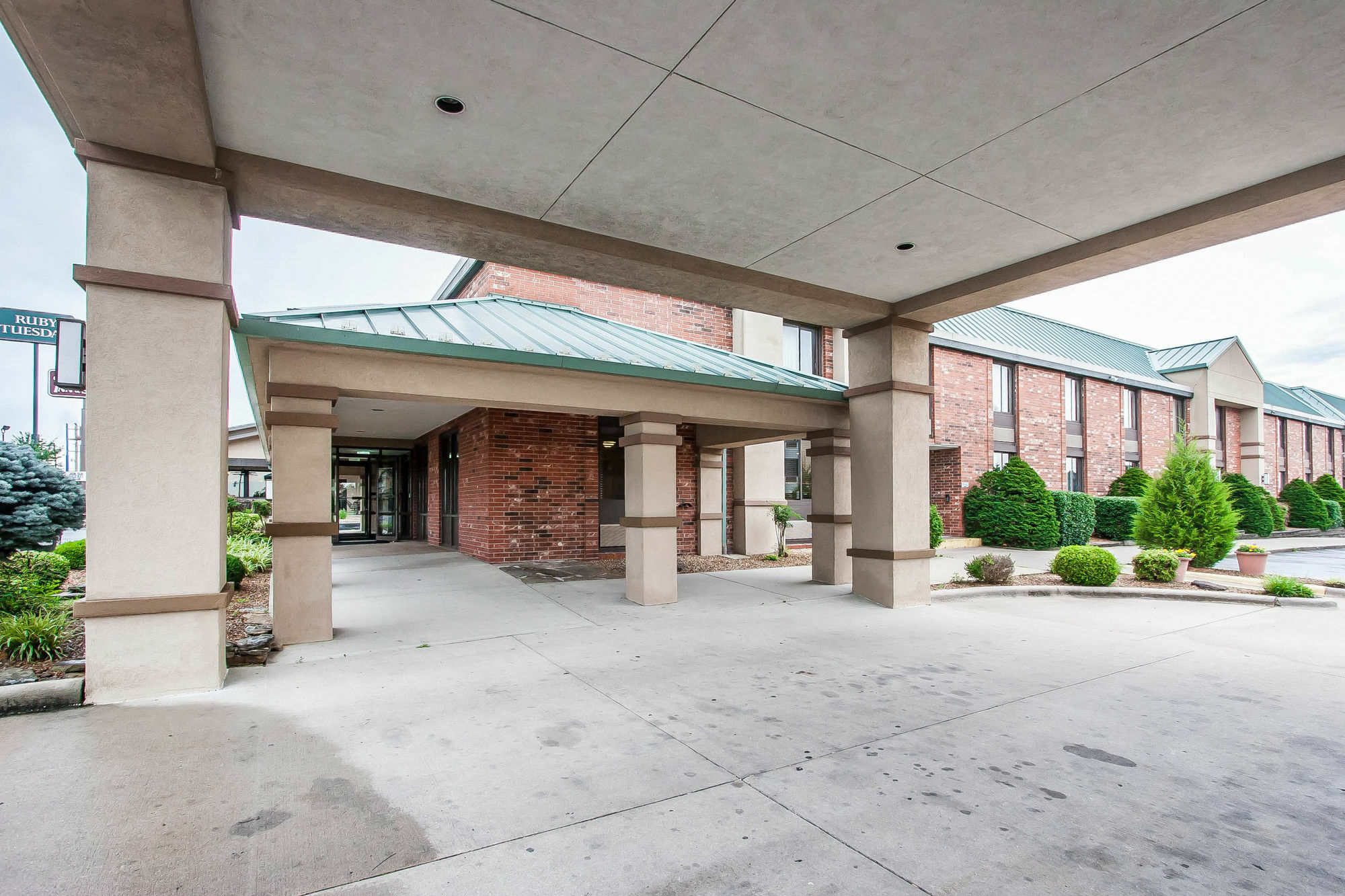 Quality Inn & Suites North Springfield Exteriör bild